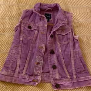 Distressed Purple gap vest small 7/8